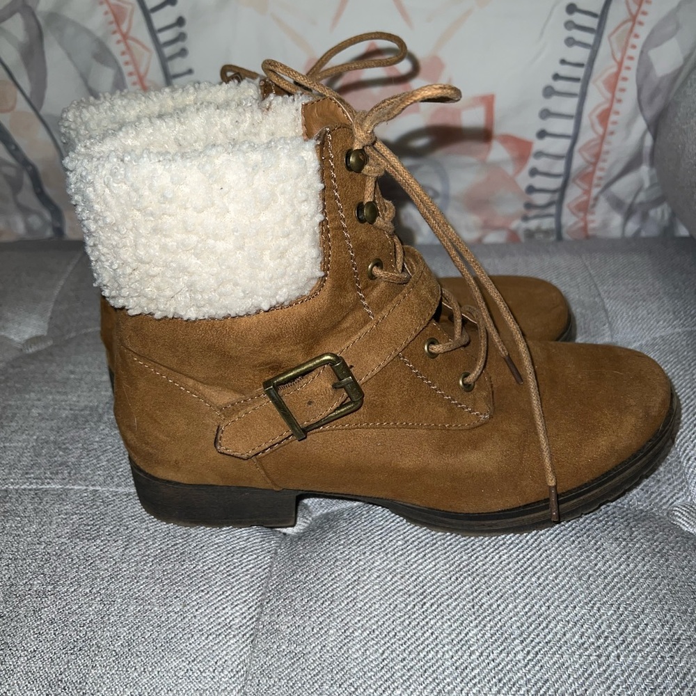 Boots with Sherpa top size 7